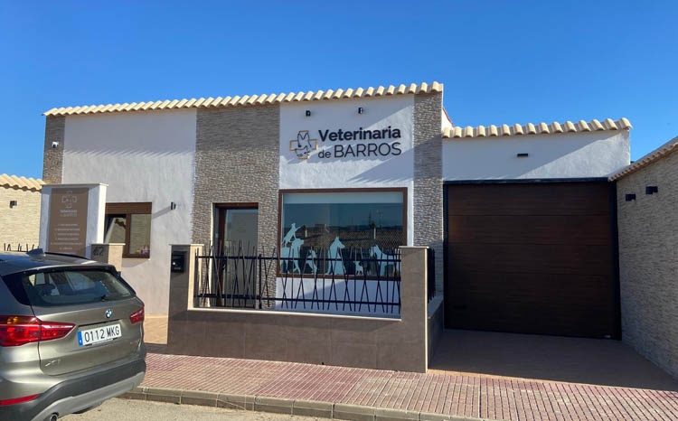 Clínica Veterinaria de Barros AMB Arquitectura e Inversiones